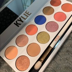 Kylie Cosmetics: The Royal Peach Palette